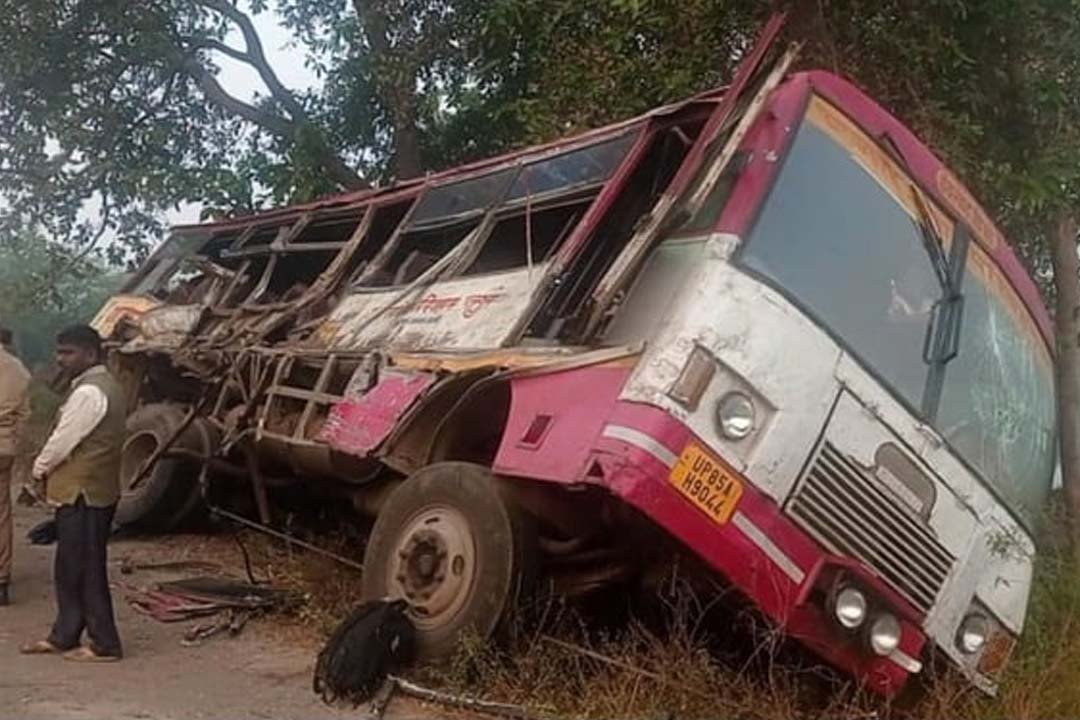 Tragic road accident in Bahraich, Transport Corporation bus collided with truck, 6 killed, 15 injured