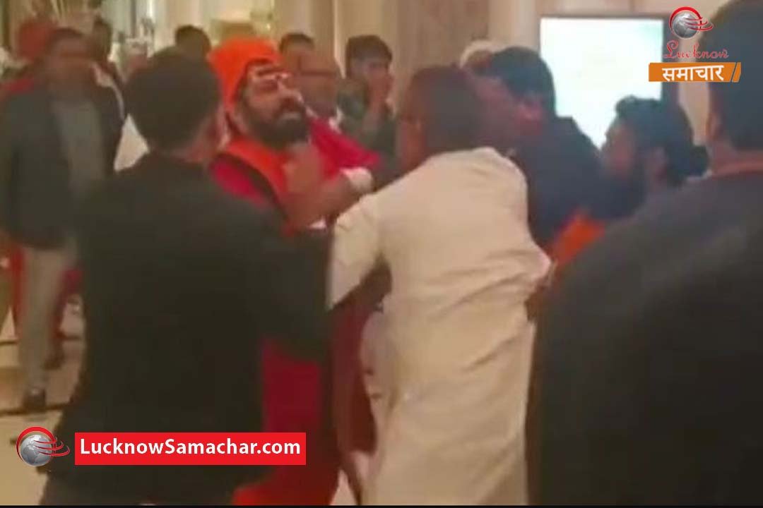 Swami Prasad Maurya's supporters beat up Mahant Raju Das of Hanumangarhi
